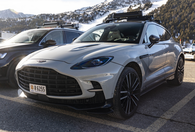 Aston Martin DBX707