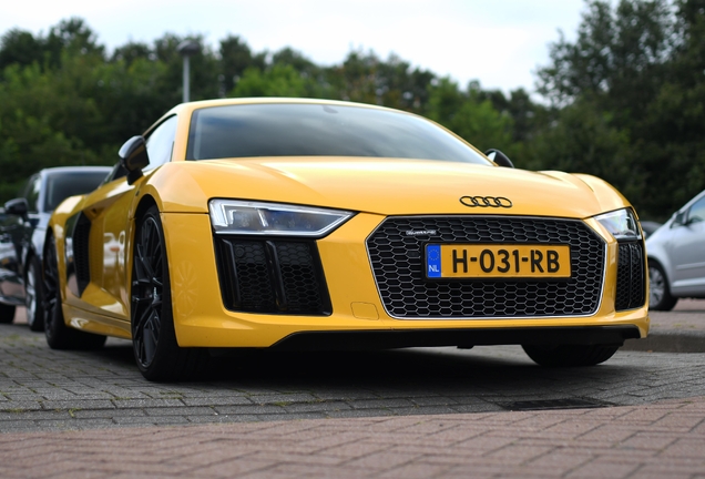 Audi R8 V10 Plus 2015
