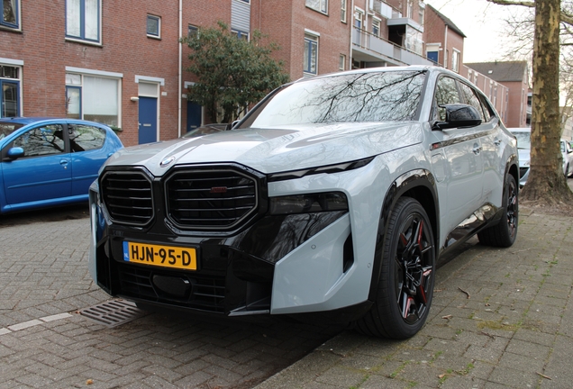 BMW XM G09 Label Red