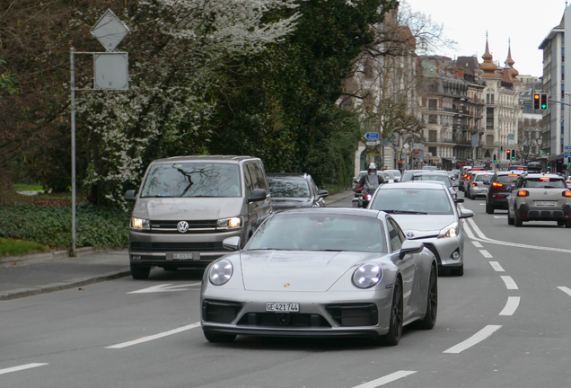 Porsche 992 Carrera 4 GTS