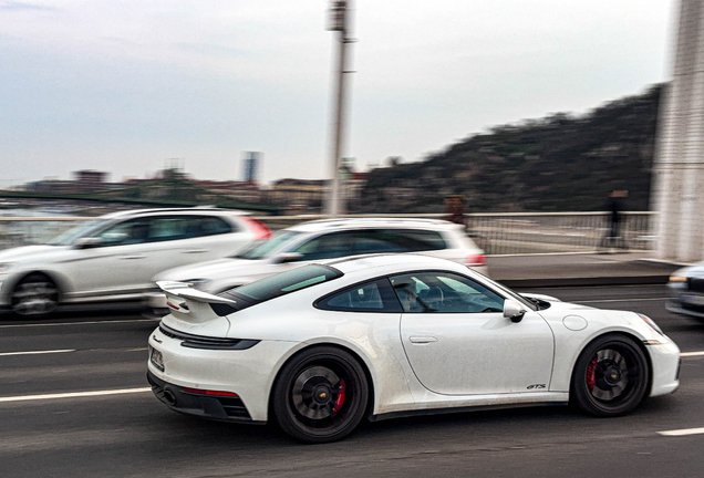 Porsche 992 Carrera 4 GTS