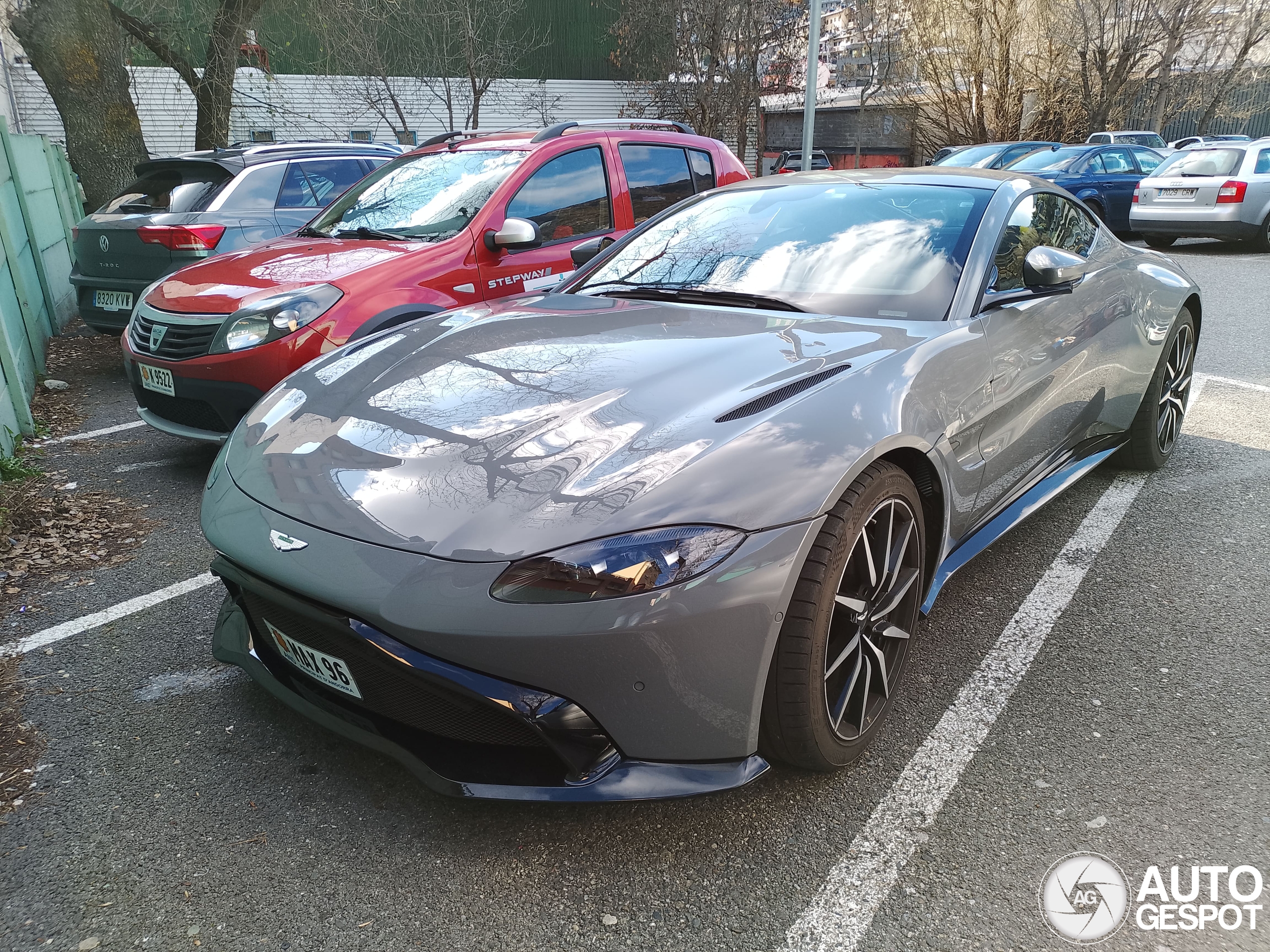 Aston Martin V8 Vantage 2018
