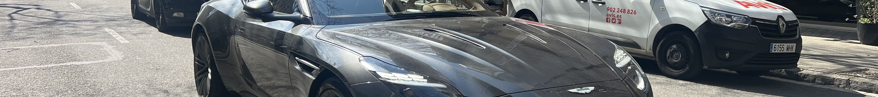 Aston Martin DB12