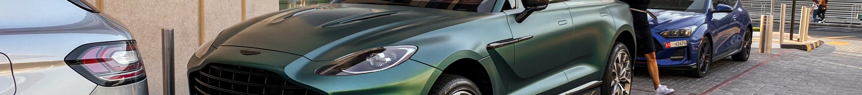 Aston Martin DBX707