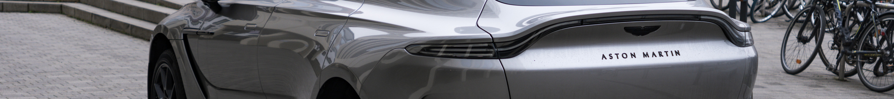 Aston Martin DBX707