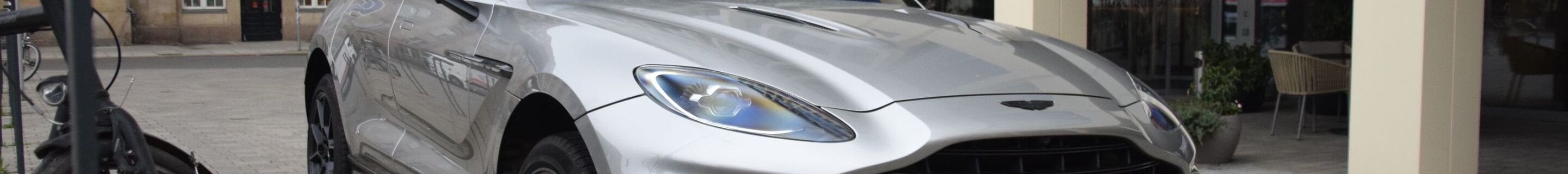 Aston Martin DBX707