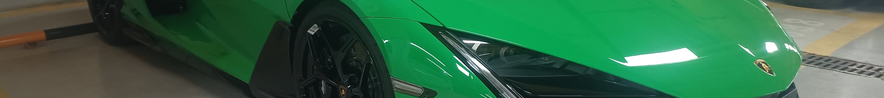 Lamborghini Revuelto