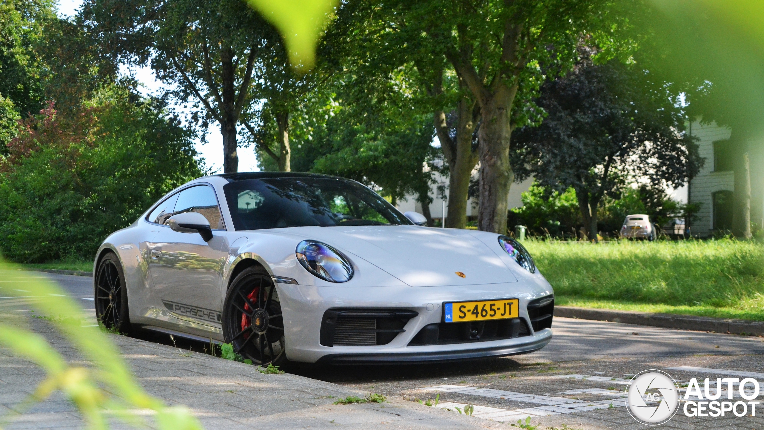 Porsche 992 Carrera 4 GTS