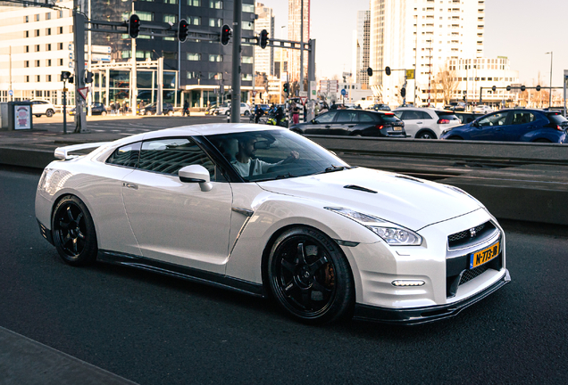 Nissan GT-R 2015