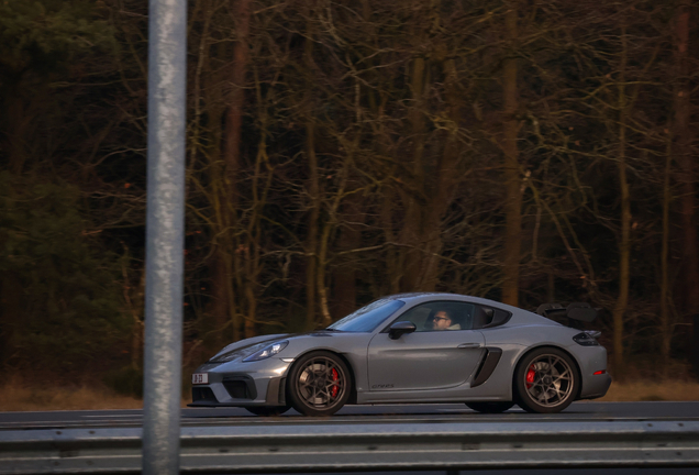 Porsche 718 Cayman GT4 RS Weissach Package