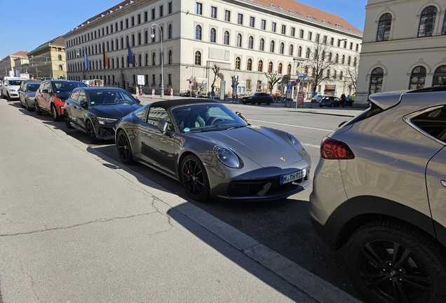 Porsche 992 Carrera 4 GTS