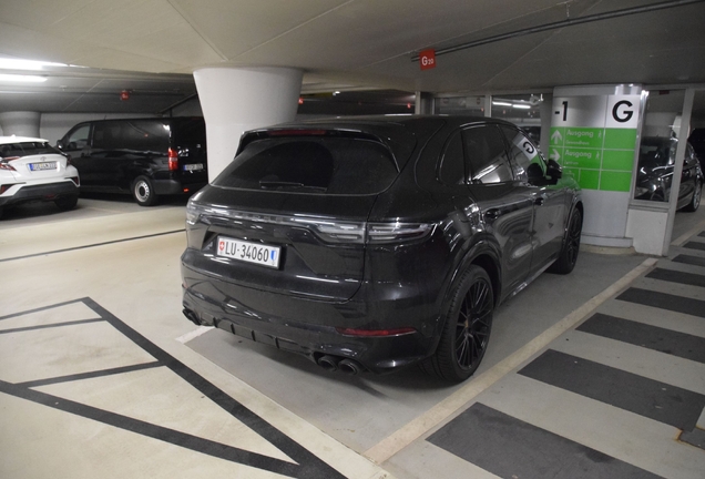 Porsche 9YA Cayenne GTS