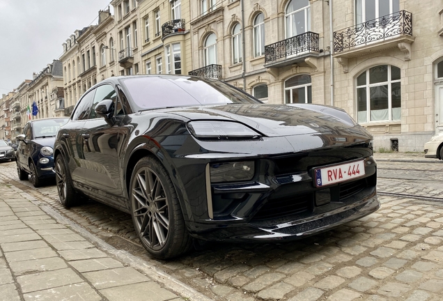Porsche Macan EV Turbo