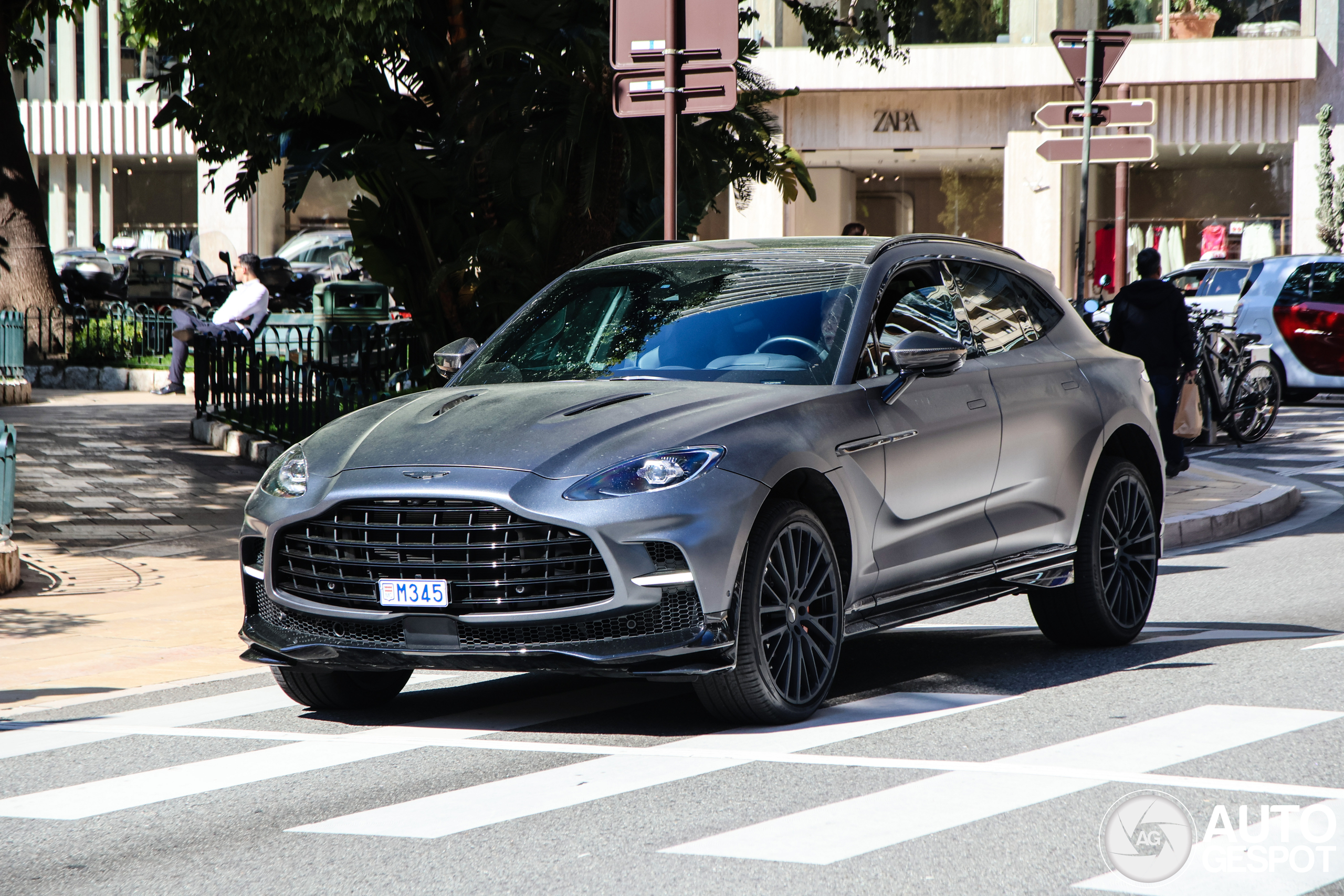 Aston Martin DBX707