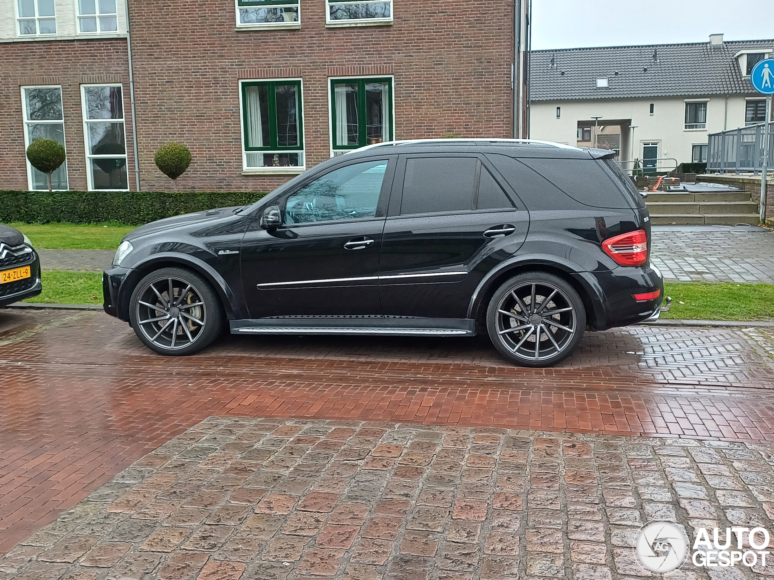 Mercedes-Benz ML 63 AMG 10th Anniversary
