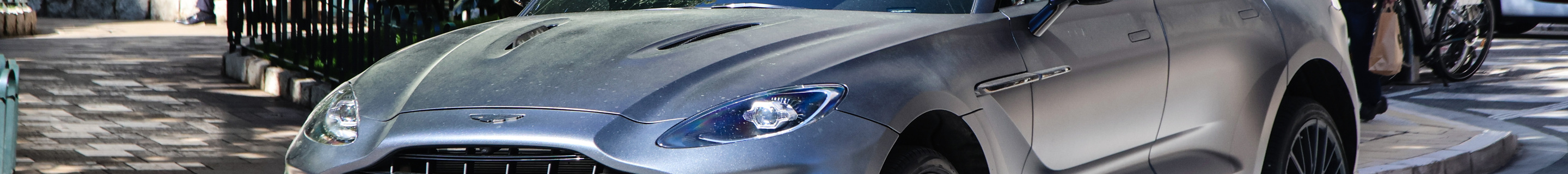 Aston Martin DBX707