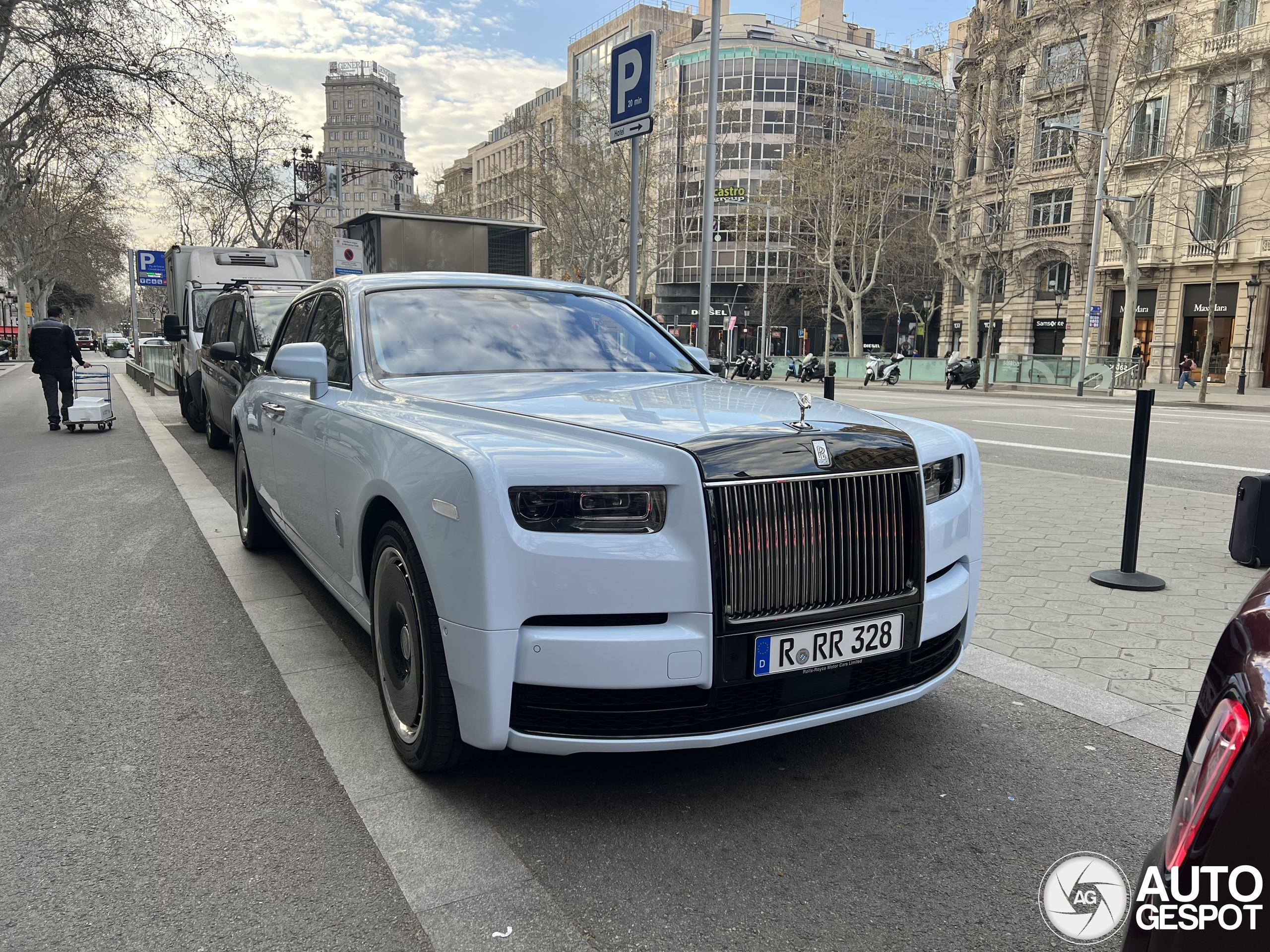ROLLS-ROYCE PHANTOM ＩＩ New Rolls Royce Phantom VIII Series II - YouTube
