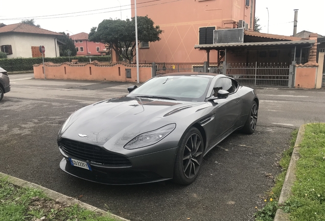 Aston Martin DB11 V8