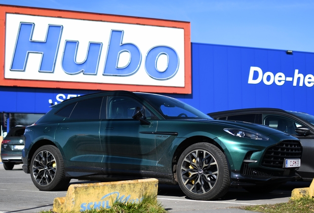 Aston Martin DBX707
