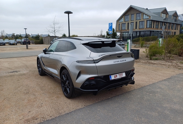 Aston Martin DBX707