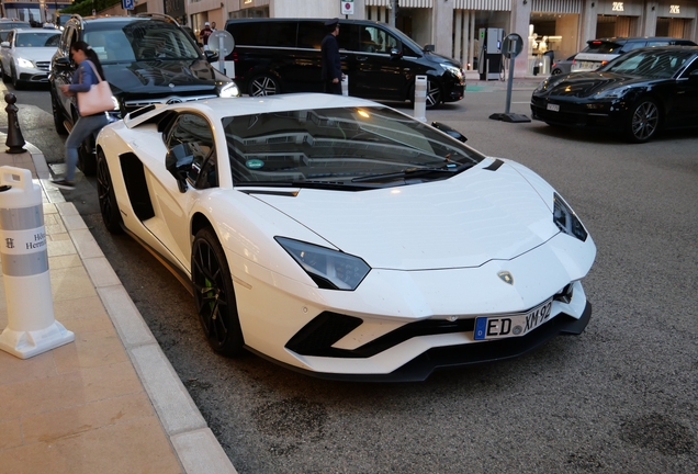 Lamborghini Aventador S LP740-4