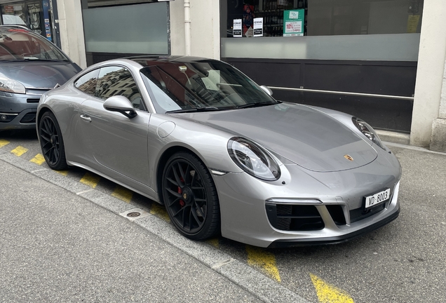 Porsche 992 Carrera 4 GTS