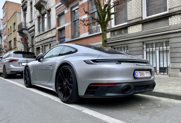 Porsche 992 Carrera 4 GTS