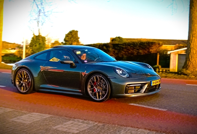 Porsche 992 Carrera 4S