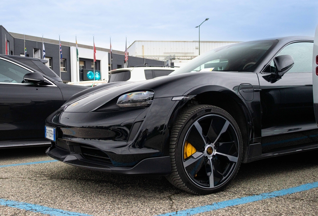 Porsche Taycan Turbo S Cross Turismo