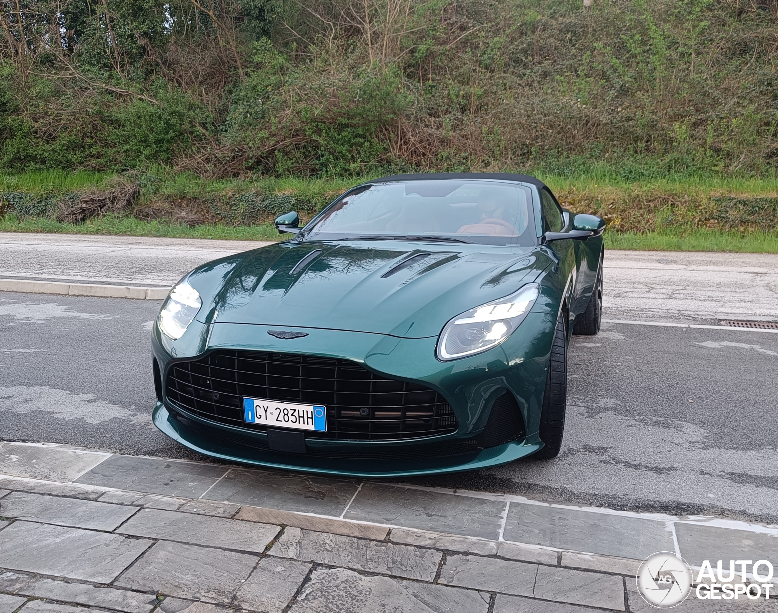 Aston Martin DB12 Volante
