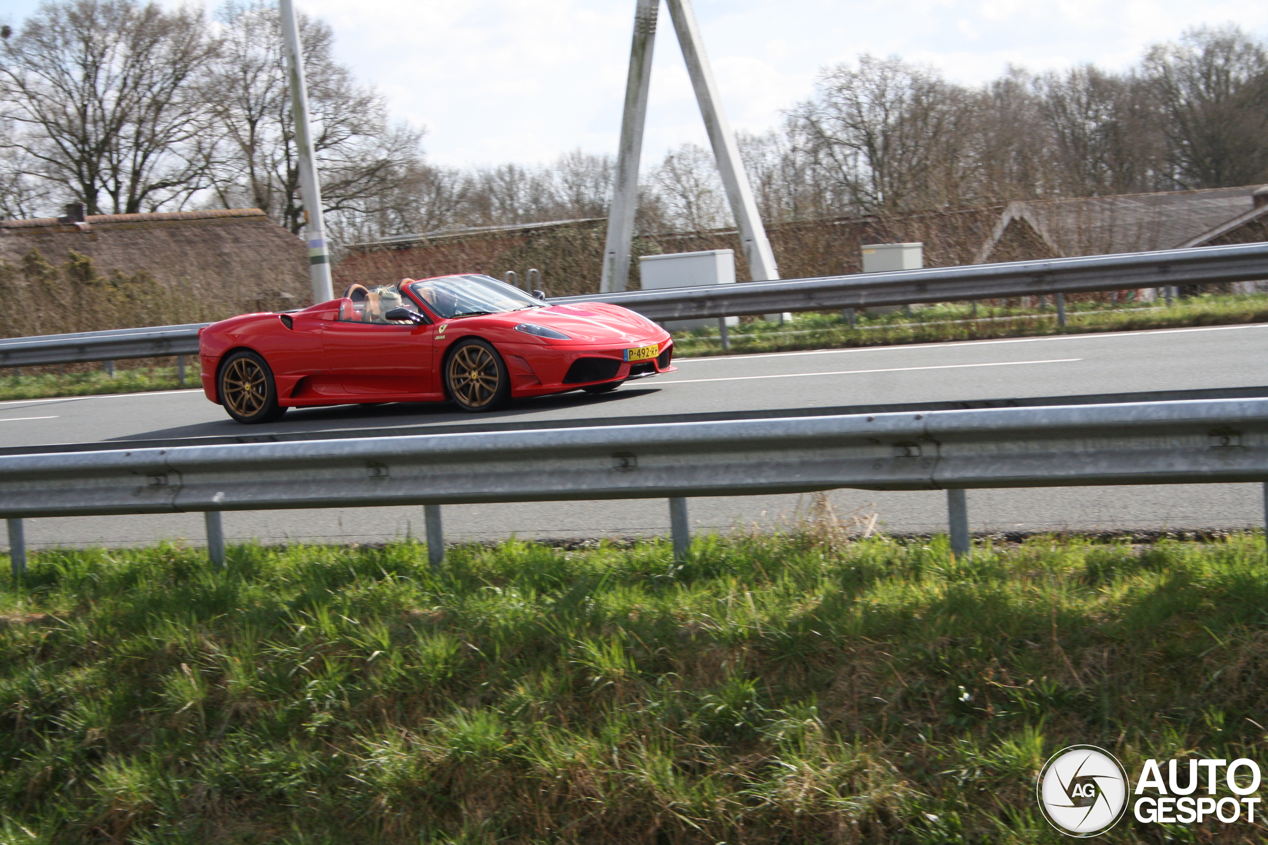 Ferrari Scuderia Spider 16M