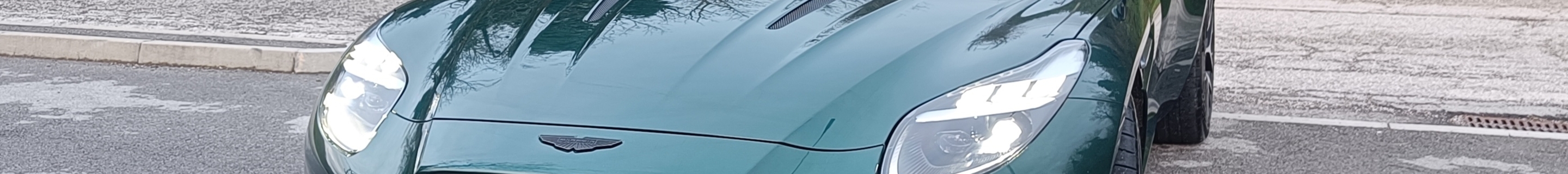 Aston Martin DB12 Volante