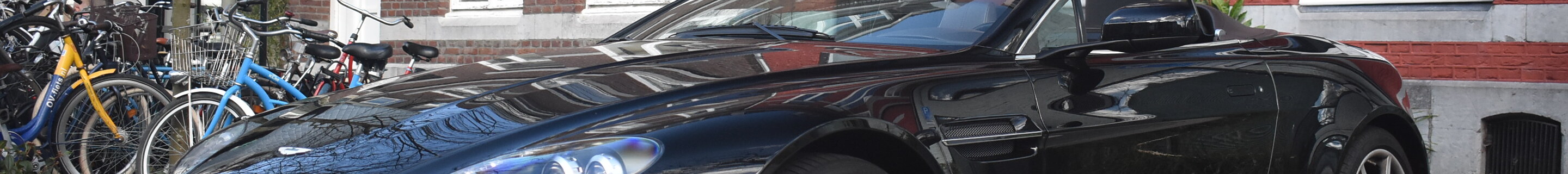 Aston Martin V8 Vantage Roadster