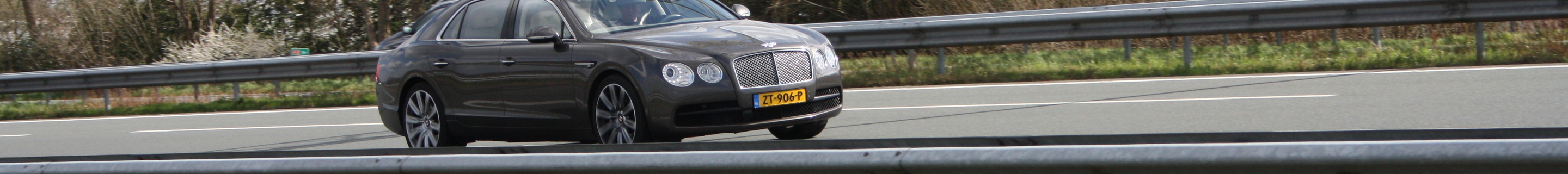 Bentley Flying Spur V8