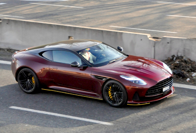 Aston Martin DB12