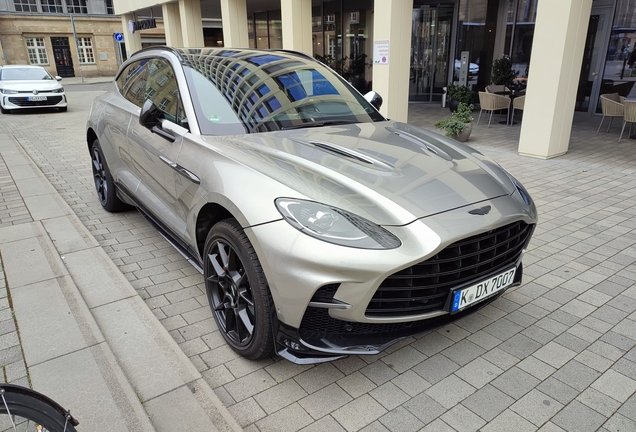 Aston Martin DBX707