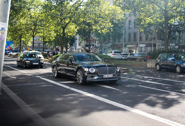 Bentley Flying Spur V8 2022 Mulliner
