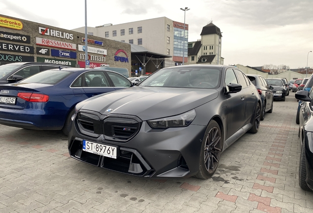 BMW M5 G90