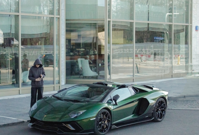 Lamborghini Aventador LP780-4 Ultimae Roadster