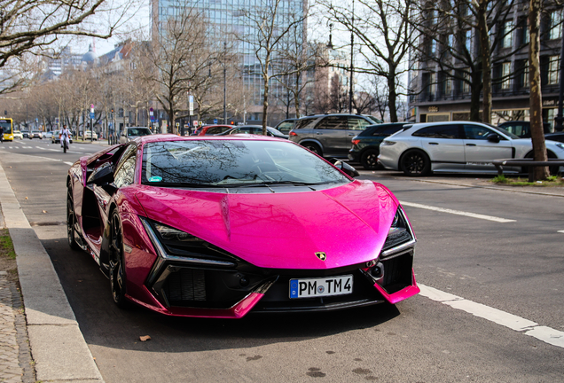 Lamborghini Revuelto