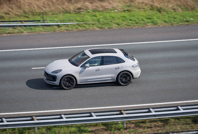 Porsche 95B Macan GTS MkIII