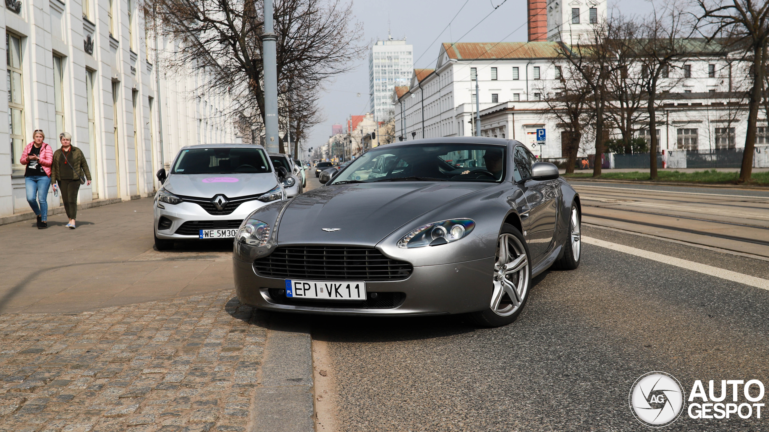 Aston Martin V8 Vantage 2012
