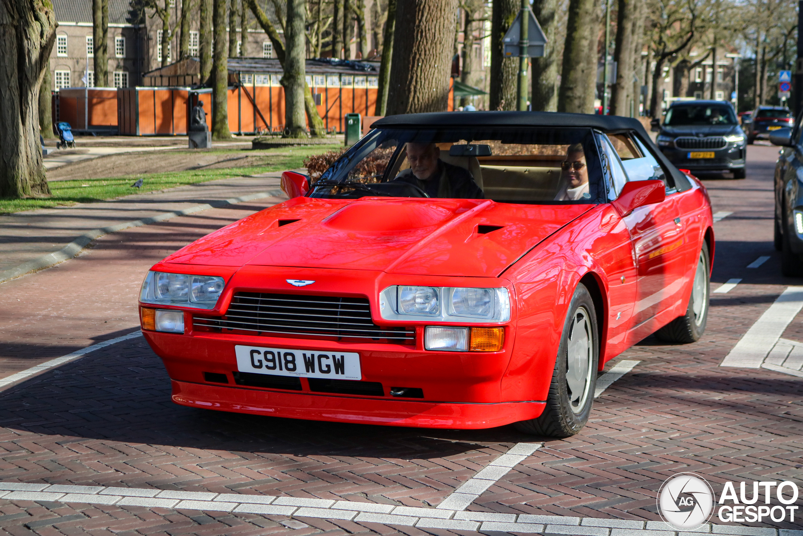 Aston Martin V8 Vantage Volante Zagato duikt op in Laren!
