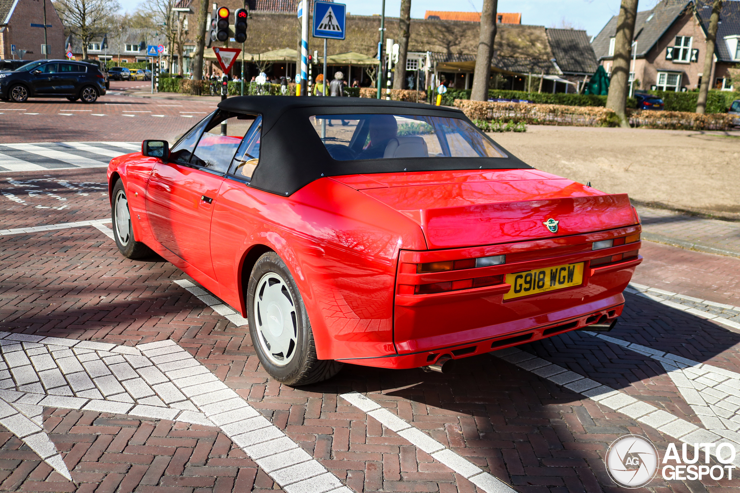 Aston Martin V8 Vantage Volante Zagato duikt op in Laren!