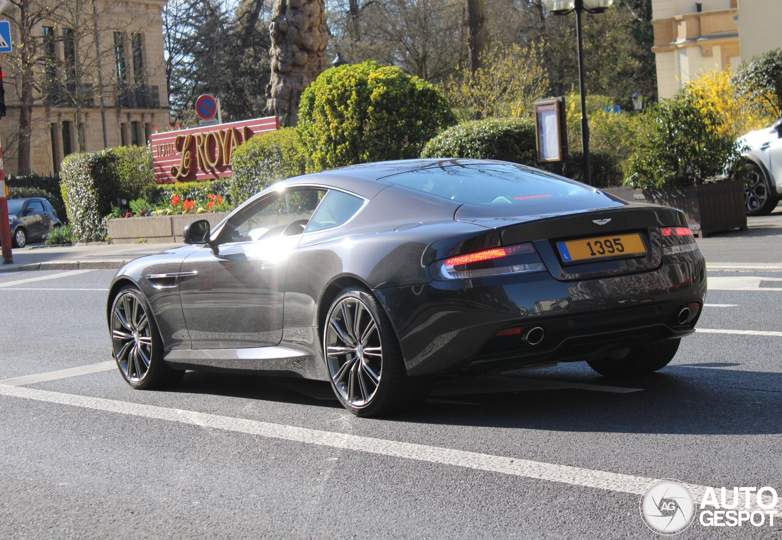 Aston Martin Virage 2011
