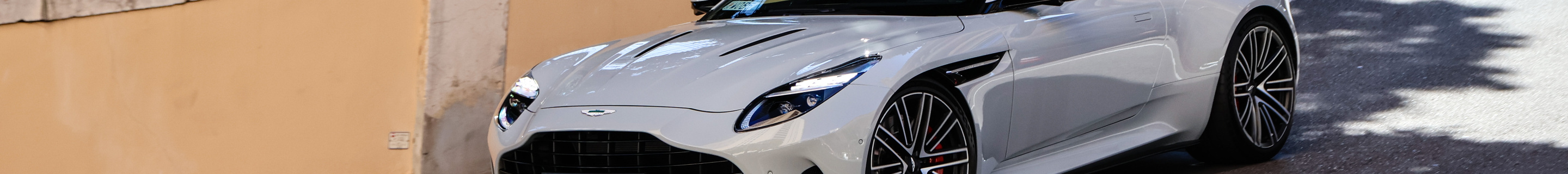 Aston Martin DB12