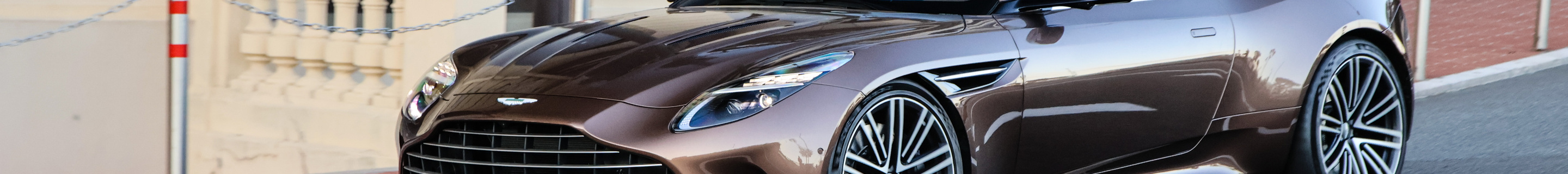 Aston Martin DB12 Volante