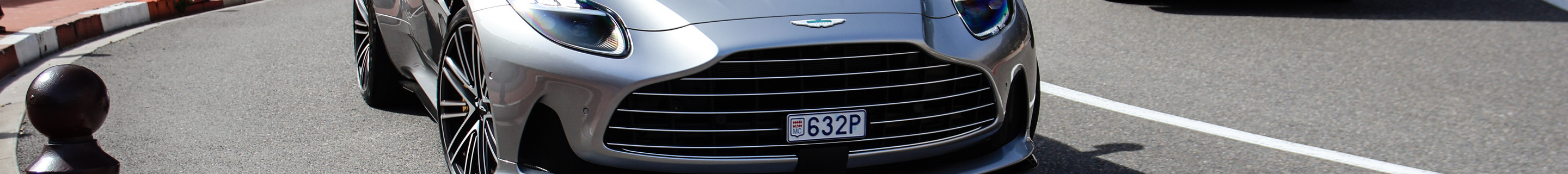 Aston Martin DB12 Volante