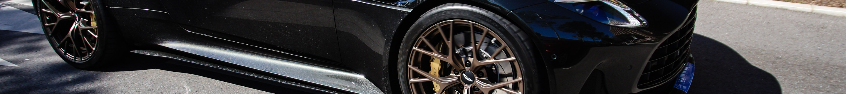 Aston Martin DB12 Volante