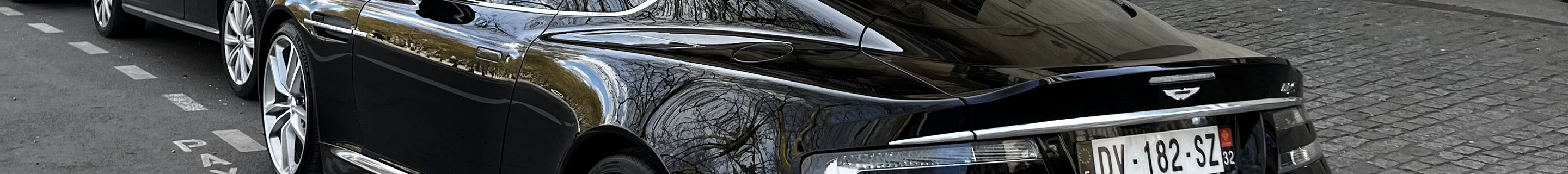 Aston Martin DBS Carbon Black Edition